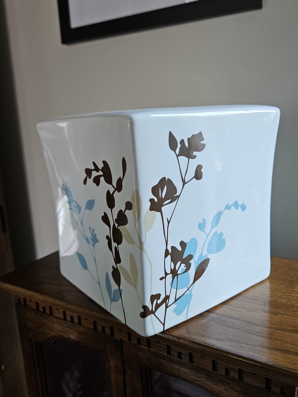 Bed Bath & Beyond White Ceramic Square Tissue Box Cover